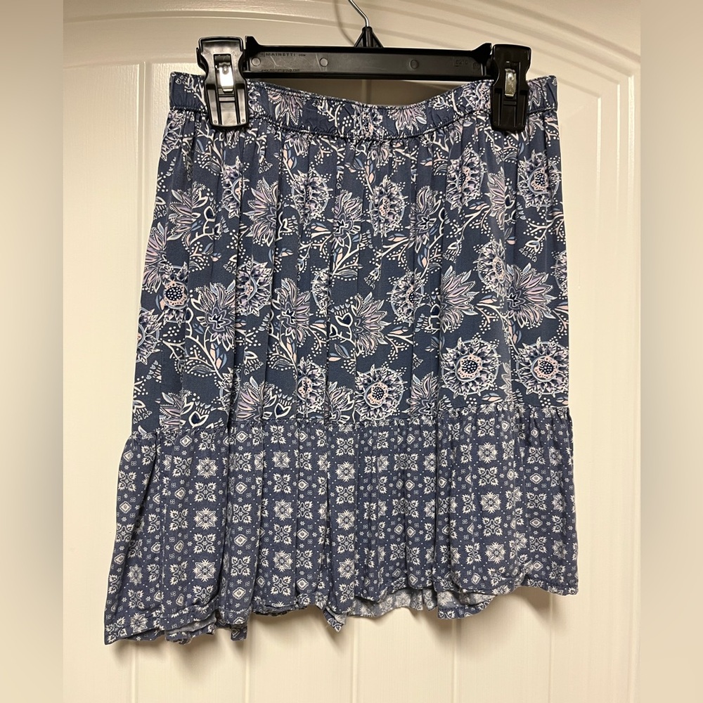 Girls Gap Blue Floral Skirt. Size XL (12). Gently worn.